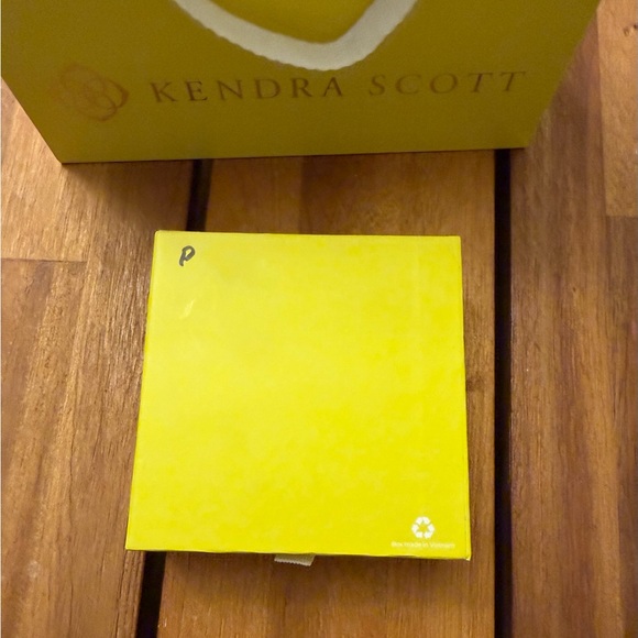 Kendra Scott Beau Link Bracelet in Vintage Gold - Picture 12 of 12